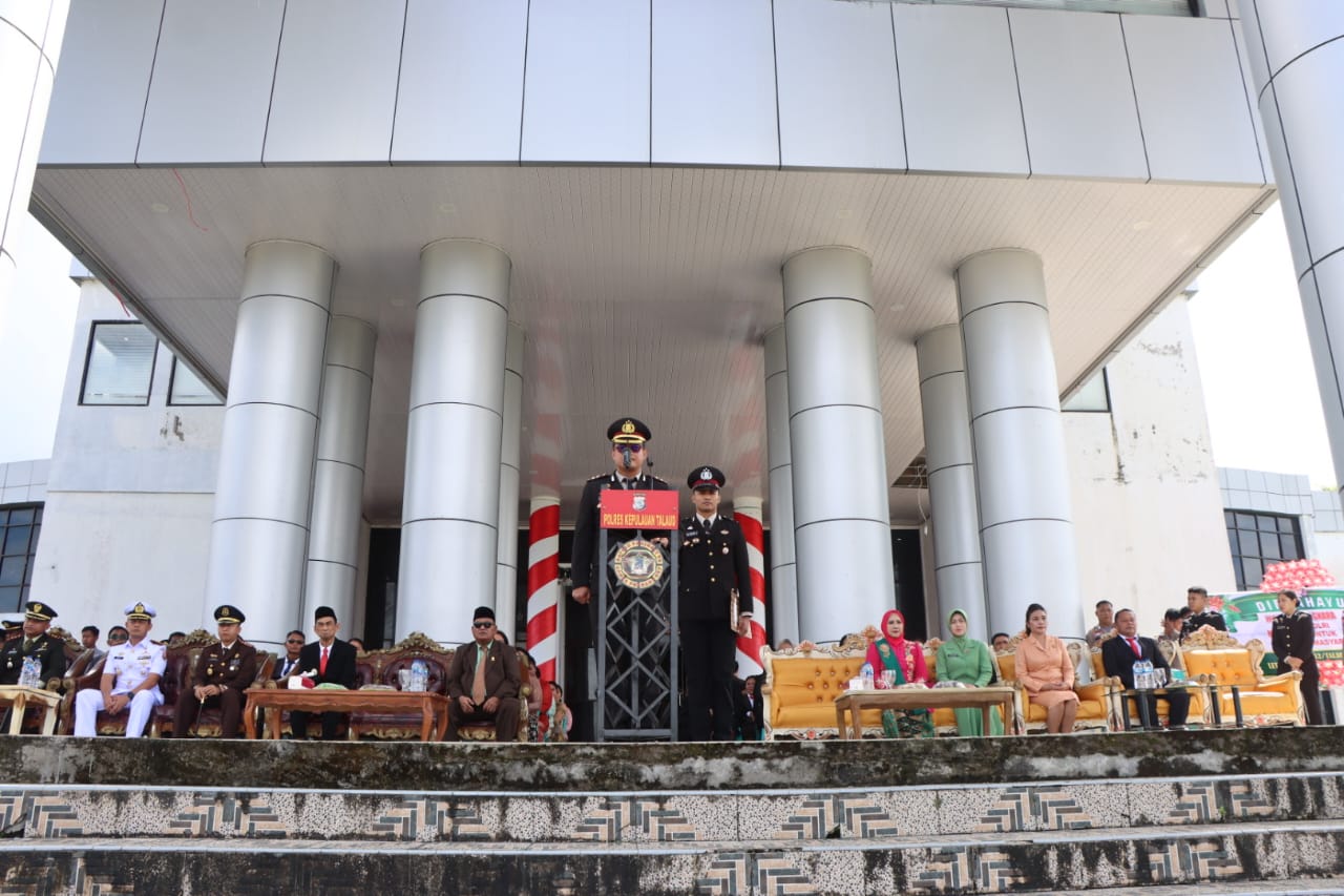 Kapolres Kepulauan Talaud, AKBP. Arie Sulistyo Nugroho, SIK.MH Bertndak Sebagai Inspektur Uparana Pada Prosesi HUT Bhayangkara
