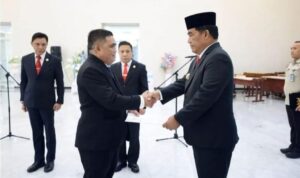 Jerry Kanalung Saat Dilantik Oleh Gubernur YSK Sebagai Plt. Kabiro Barang dan Jasa Sulut. (Foto Ist)
