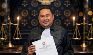 Frely Stevi Manahampi, S.H 2